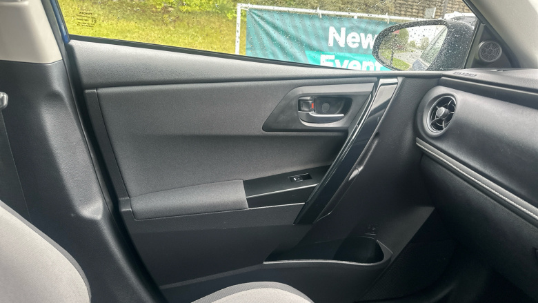 Toyota Auris 1.8 Hybrid Icon Tech TSS 5dr CVT Hybrid Estate
